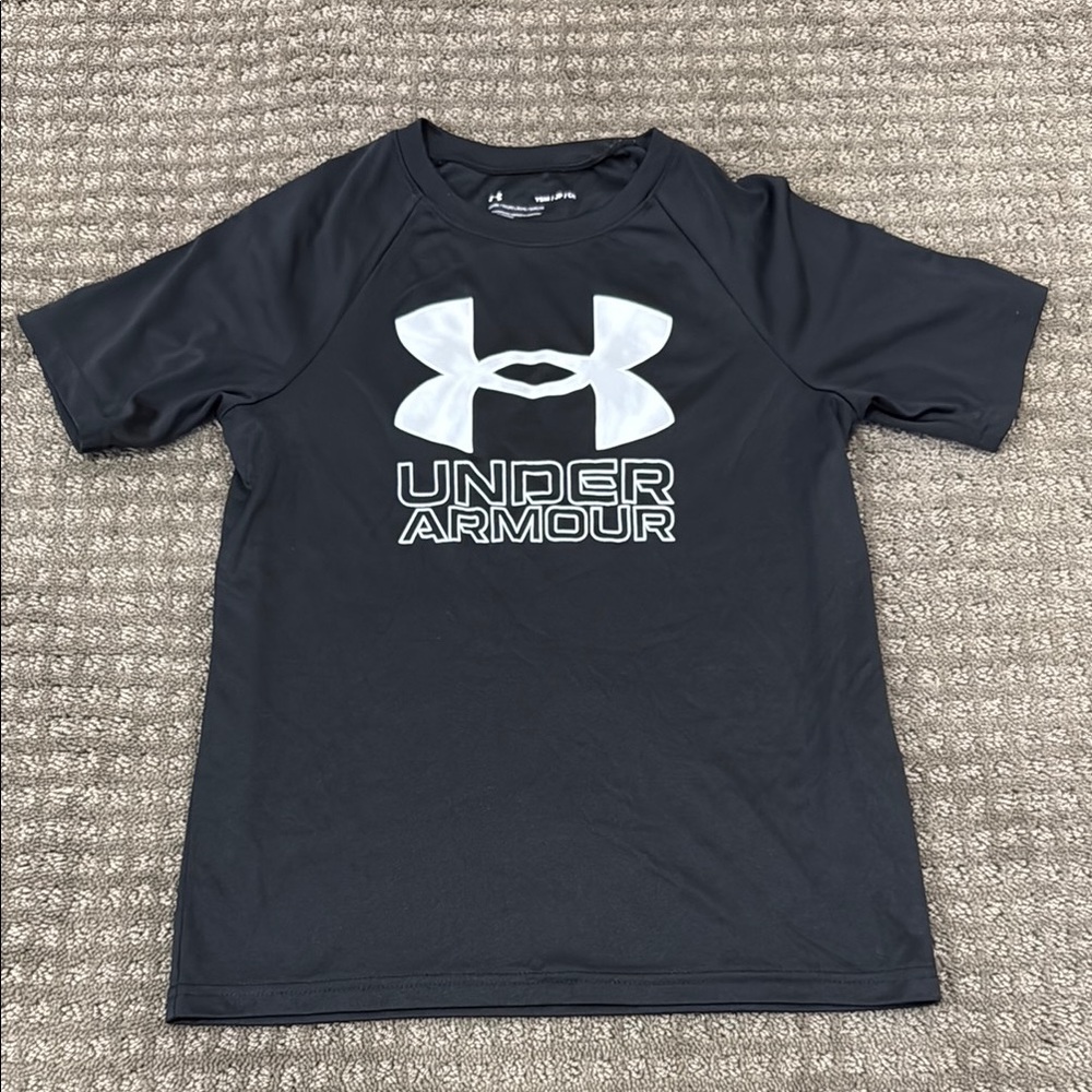 Youth small Under Armour Black T-Shirt